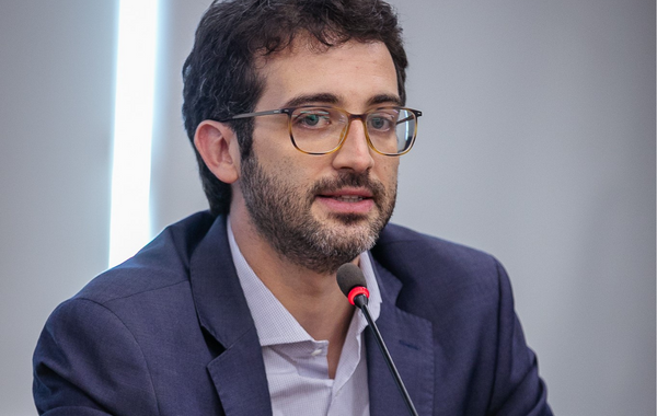 Repórter, autor de livros, gestor no Ministério do Planejamento: conheça João Villaverde